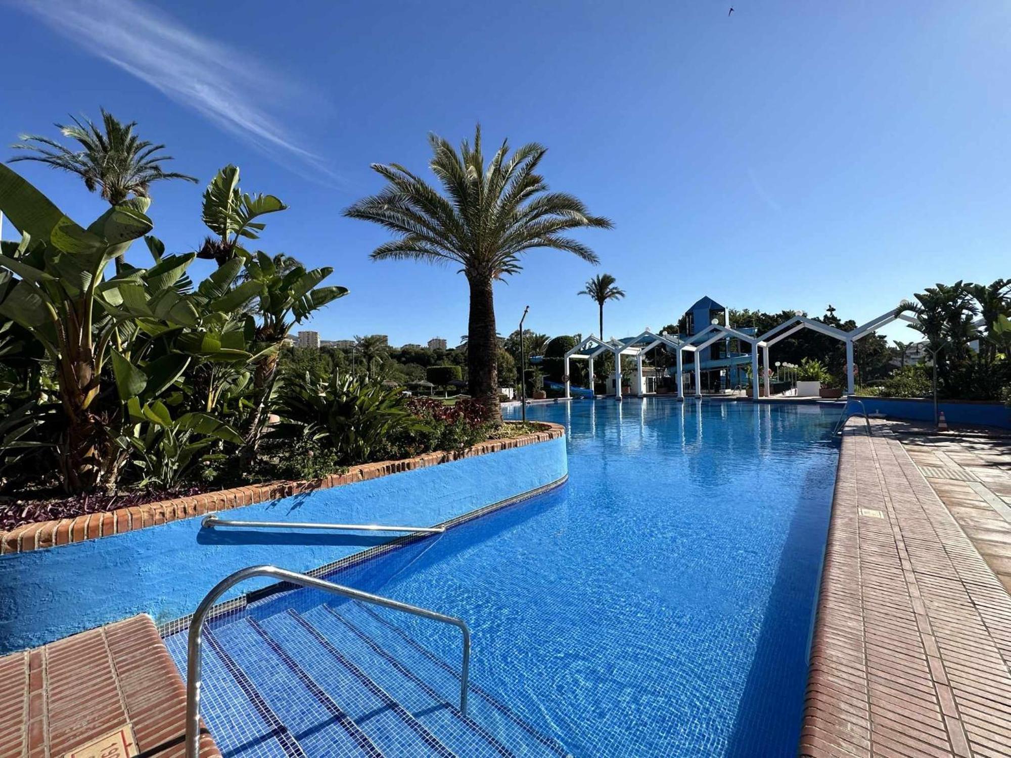 Luxury Frontal Al Mar, Benalbeach Apartment